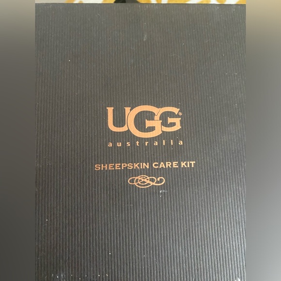 UGG  Sheepskin Care Kit - Picture 4 of 4